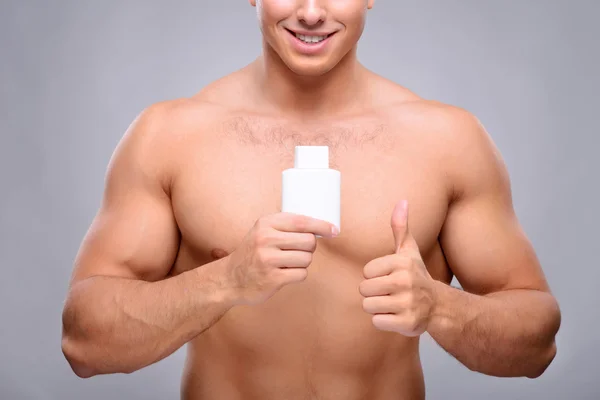 Handsome guy taking care of himself — Stock Photo, Image