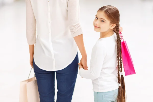 Mother and daughter having shopping — Stock Photo, Image