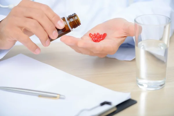 Médico profesional involucrado en el trabajo — Foto de Stock