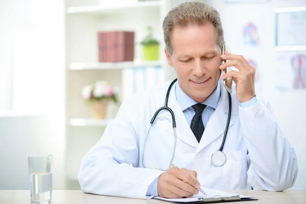 Professional doctor involved in work — Stockfoto