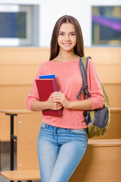 Attractive young girl holding her textbooks. — Stock Photo, Image