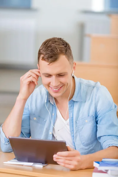 Young college student using his headphones. — Stok fotoğraf