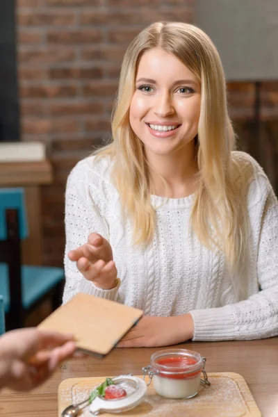 Pleasant girl sitting in the cafe — Stock Photo, Image