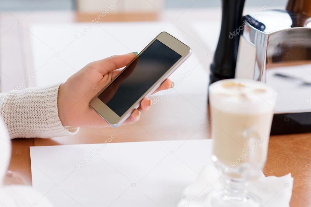 Customer holding a smartphone.
