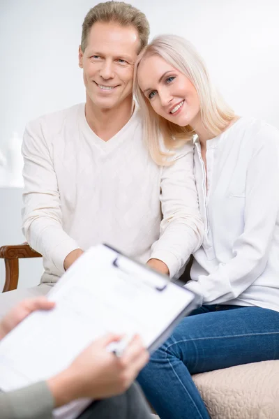 Adult couple during psychological therapy session — Stock Fotó