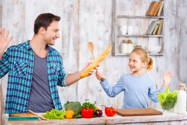 Happy father and daughter cooking together — Stock Photo, Image