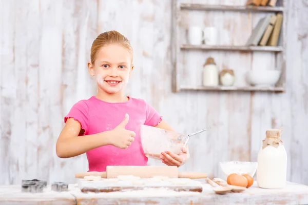 Glückliche Tochter und Vater backen — Stockfoto