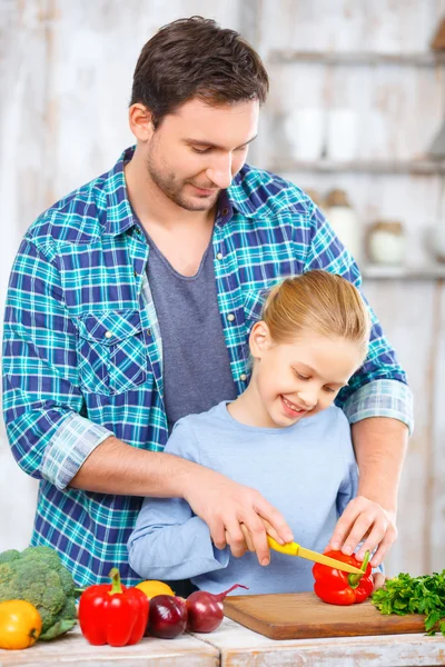 Happy father and daughter cooking together — Stock Photo, Image