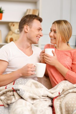 mutlu çift kendilerini zevk.