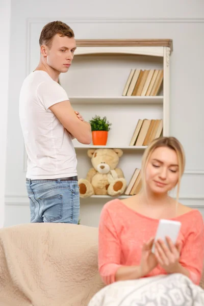 Young couple is having a misunderstanding. — Stock Photo, Image