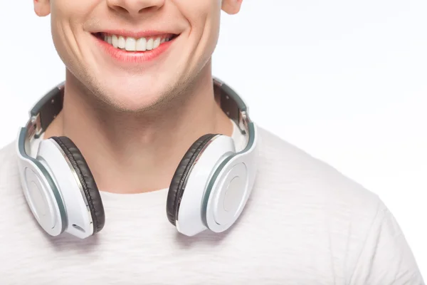 Homem bonito com fones de ouvido . — Fotografia de Stock