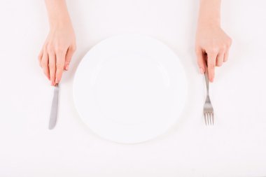 Erkek masanın üzerine koyarak gümüş eller