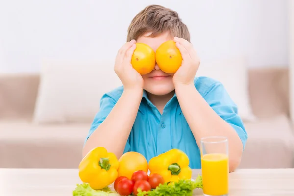 Chubby kid playing with oranges. — Stock Photo, Image