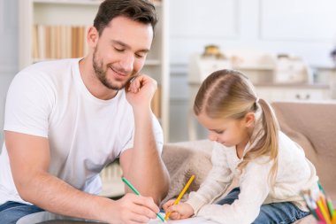 Baba ve kızı çizim