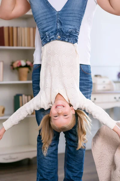 Vivacious father and daughter laying together — 图库照片