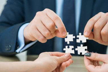 Ofis çalışanları bulmacalar holding