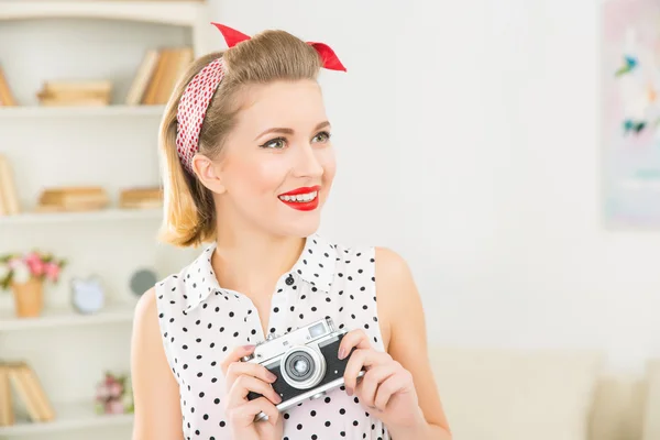 Mujer atractiva joven — Foto de Stock