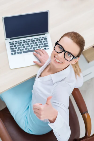 Diligent woman sitting at the table — Stock Photo, Image