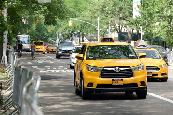 Gula taxibilar i Manhattan, New York — Stockfoto