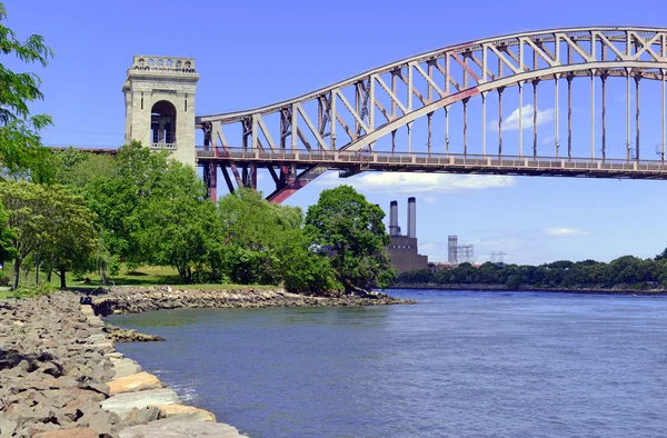 El puente Hell Gate (East River Arch Bridge) en la ciudad de Nueva York —  Fotos de Stock