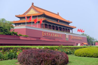 Tiananmen kule Tiananmen Meydanı'nda halk kahramanları bir anıt ve Yasak Şehir ön kapıya bulunan başkent, Beijing, Çin.