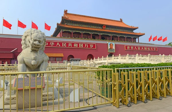 Tiananmen Tower at Tiananmen Square, a Monument to the People's Heroes and front door to the Forbidden City located in capital city, Beijing, China. — Stock Photo, Image