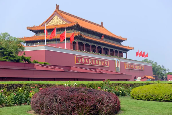 Tiananmen Tower at Tiananmen Square, a Monument to the People's Heroes and front door to the Forbidden City located in capital city, Beijing, China. — Stock Photo, Image