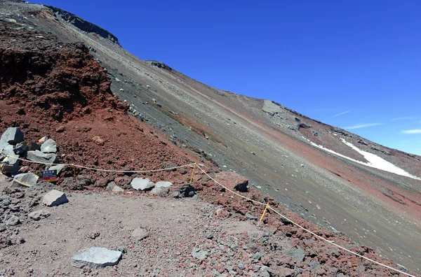 Fuji Dağı hattında, simetrik volkan ve tırmanmak için dünyanın en popüler dağlar biri olan Japonya'nın en yüksek tepe tırmanma üzerinde arazi — Stok fotoğraf