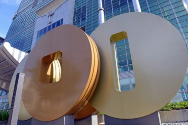 Taipei 101, bir Finans Merkezi, alışveriş merkezi ve kurumsal kiracılar için prestijli adresi