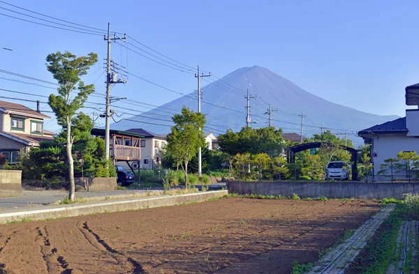 Hora Fudži, při pohledu z venkova města v Japonsku — Stock fotografie