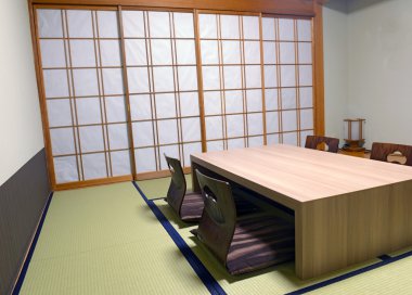 Minimalist tarzı ve dekor ile geleneksel Japon odada Shoji ekran ve tatami mat zemin
