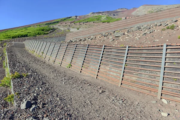 Terrein op klimmen route op Mount Fuji, een symmetrische vulkaan en de hoogste piek in Japan die tot de meest populaire bergen in de wereld behoort te beklimmen — Stockfoto