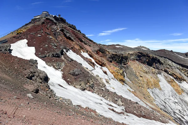 Terrain sur la route d'escalade sur le mont Fuji, un volcan symétrique et le plus haut sommet du Japon qui est l'une des montagnes les plus populaires au monde à escalader — Photo