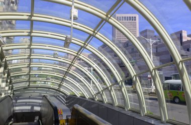 Tayvan Taipei 101 Kulesinin yakınında metro metro istasyonu