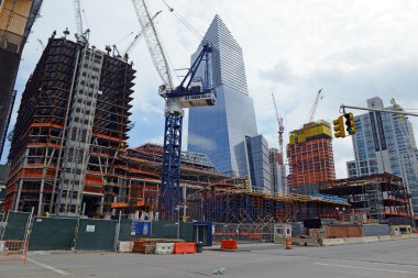 Manhattan kısmının batı tarafında daha fazla geliştirme ve ticari ve konut gayrimenkul inşaat projeleri sonucunda iş yol gördü.