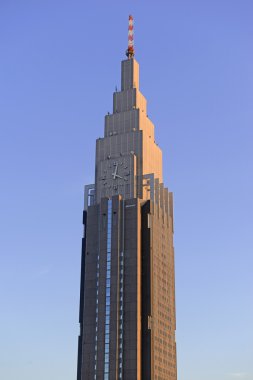 Tokyo. 27 Kasım 2014. Ntt Docomo Yoyogi binanın üçüncü yüzünden en yüksek bina Japonya ve Shibuya bölgesi dönüm noktası ise, turist binada izin verilmez.