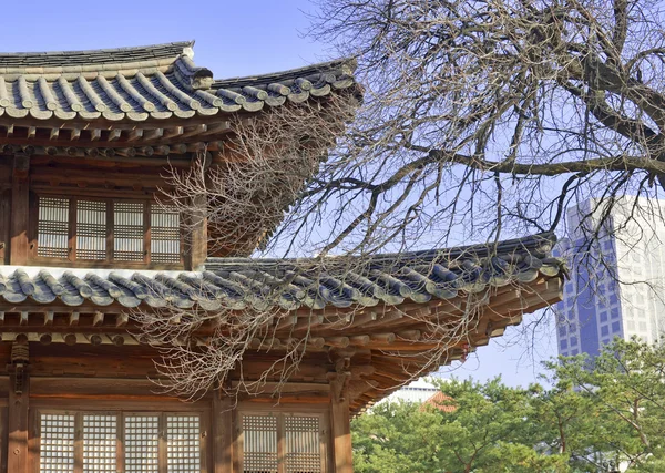 Otoño en el Palacio Deoksugung en el centro de Seúl, Corea — Foto de Stock