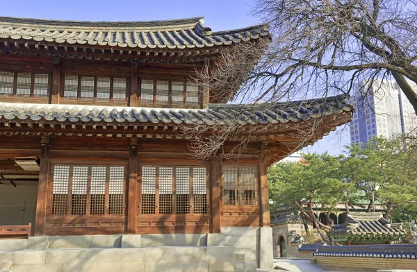 Őszi Deoksugung Palace-ban a belvárosi Szöul, Korea — Stock Fotó