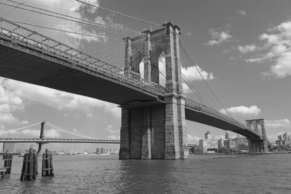 Amerikan Landmark, Brooklyn Köprüsü'nün Doğu Nehri, New York City — Stok fotoğraf