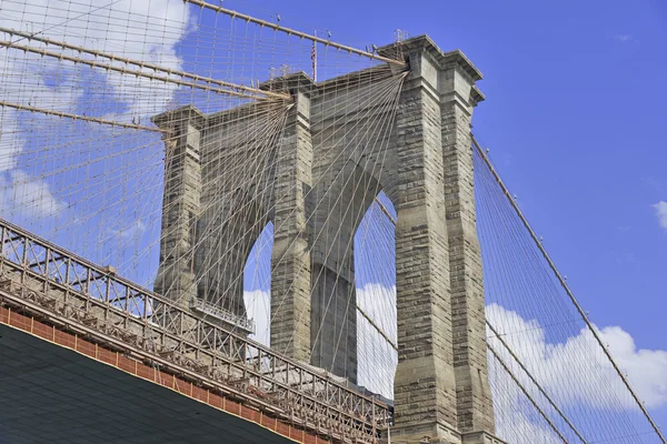 Monumento Americano, Puente de Brooklyn sobre el East River, Nueva York —  Fotos de Stock