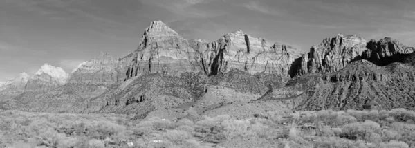 Svart och vitt landskap av Zion National Park — Stockfoto