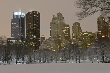 Sonra kar fırtınası, New York'un Manhattan siluetinin