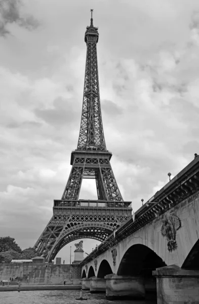 หอไอเฟลในปารีส ฝรั่งเศส — ภาพถ่ายสต็อก