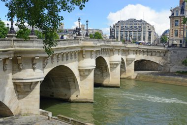 Seine Nehri Köprüsü, Paris, Fransa ile sahne