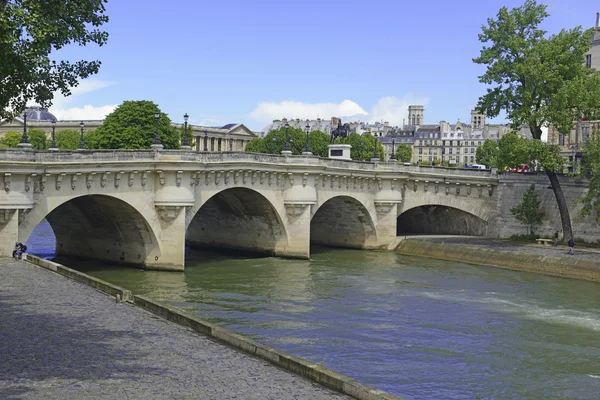 Scene along Seine River with Bridge, Paris, France — Stock Photo, Image