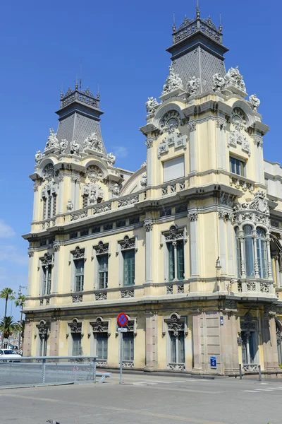 Altes zollgebäude in barcelona, spanien — Stockfoto