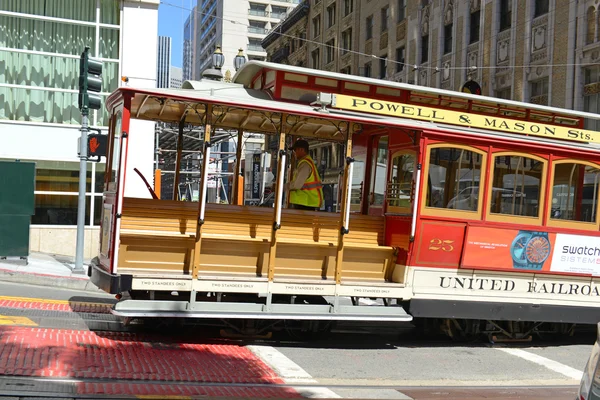 缆车在 San Francisco，加利福尼亚州 — 图库照片