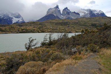 Torres del Paine, Şili, Patagonya'engebeli dağ manzarası
