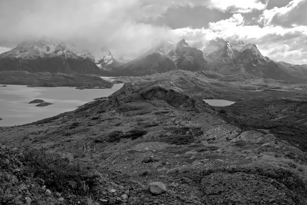 Paesaggio montano accidentato a Torres del Paine, Cile, Patagonia — Foto Stock
