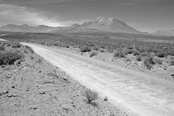 Remote, Barren volcanic landscape of the Atacama Desert, Chile — Stock Photo, Image